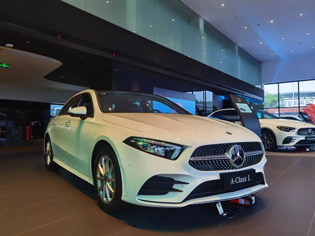 Mercedes Benz A 2024 facelift A 200 L fashion model